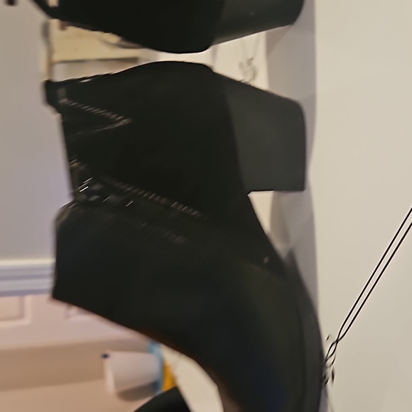 EUC black Earth booties. - Picture 3 of 9